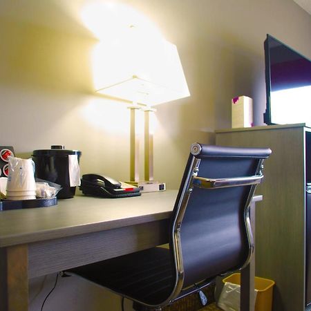 Ramada By Wyndham Edmonton Yellowhead Nw 외부 사진