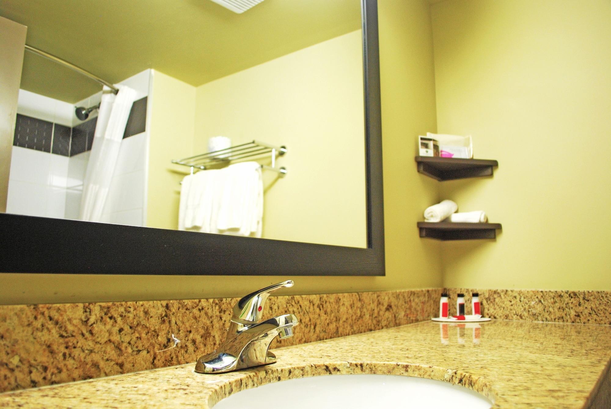 Ramada By Wyndham Edmonton Yellowhead Nw 외부 사진