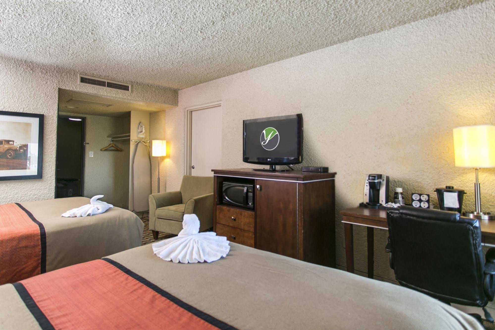 Ramada By Wyndham Edmonton Yellowhead Nw 외부 사진