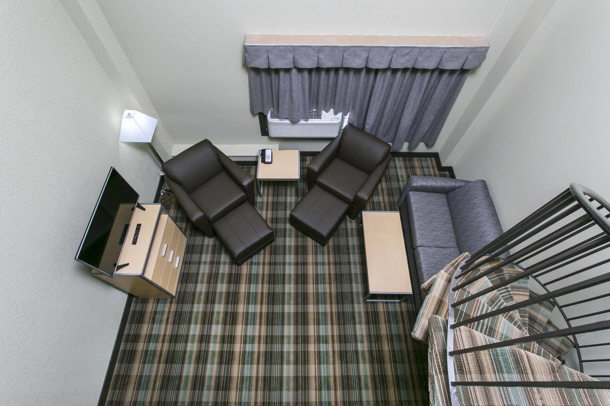 Ramada By Wyndham Edmonton Yellowhead Nw 외부 사진