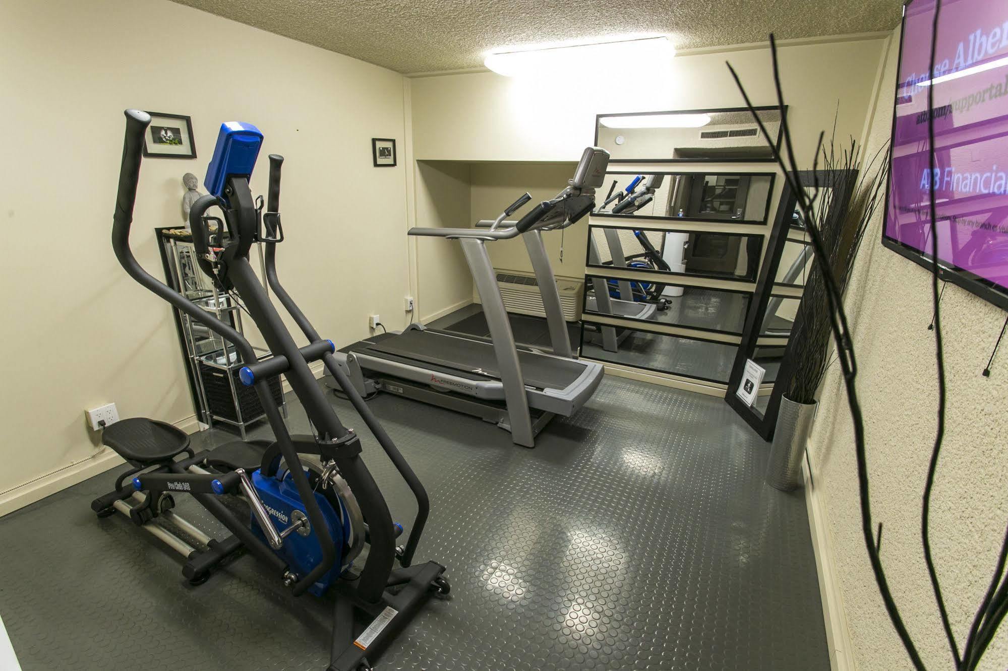 Ramada By Wyndham Edmonton Yellowhead Nw 외부 사진