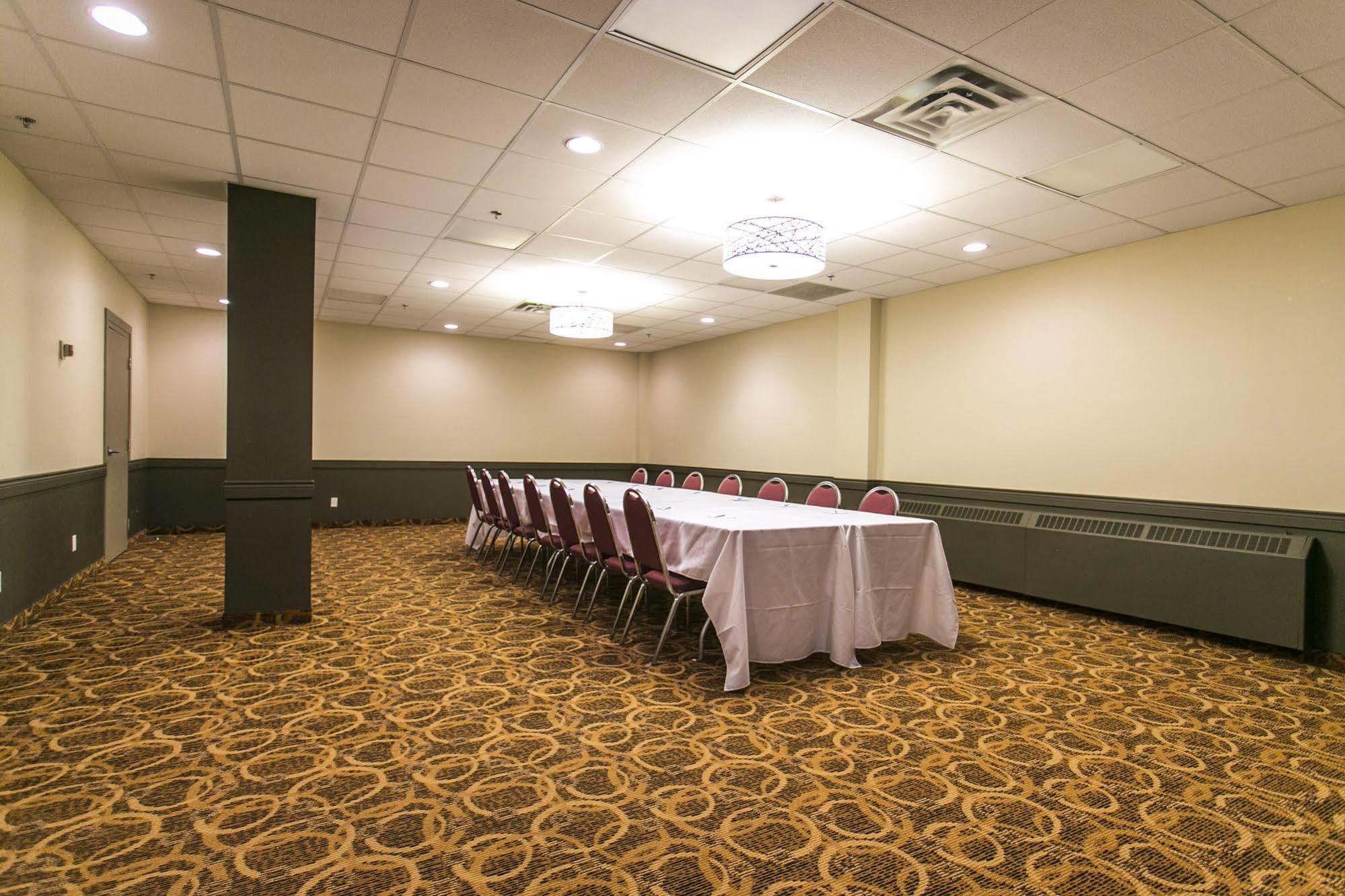 Ramada By Wyndham Edmonton Yellowhead Nw 외부 사진