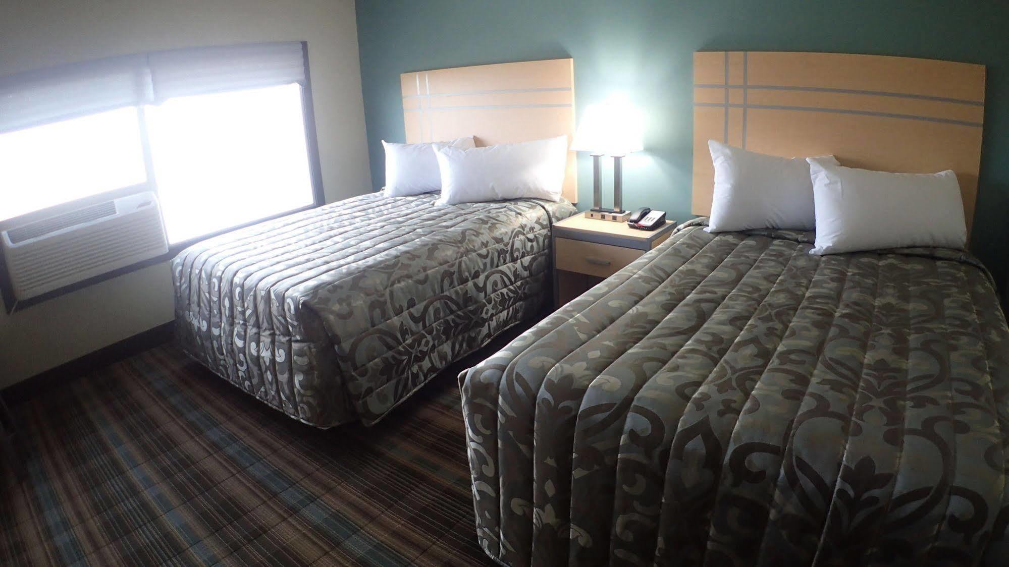 Ramada By Wyndham Edmonton Yellowhead Nw 외부 사진