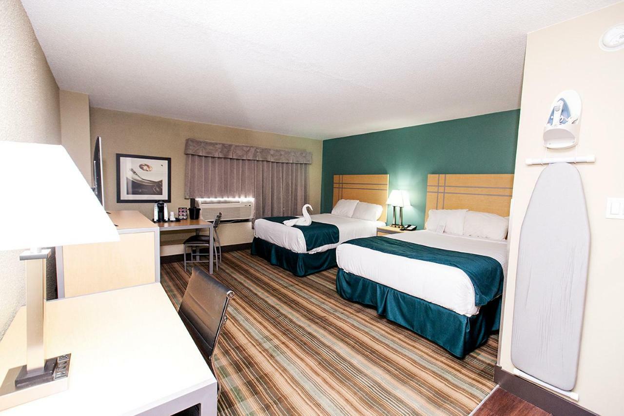 Ramada By Wyndham Edmonton Yellowhead Nw 외부 사진