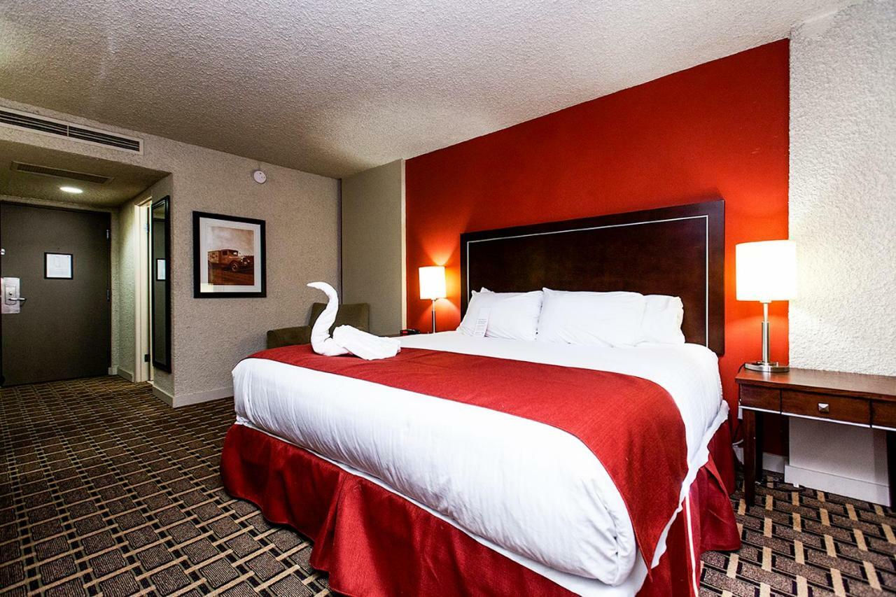 Ramada By Wyndham Edmonton Yellowhead Nw 외부 사진