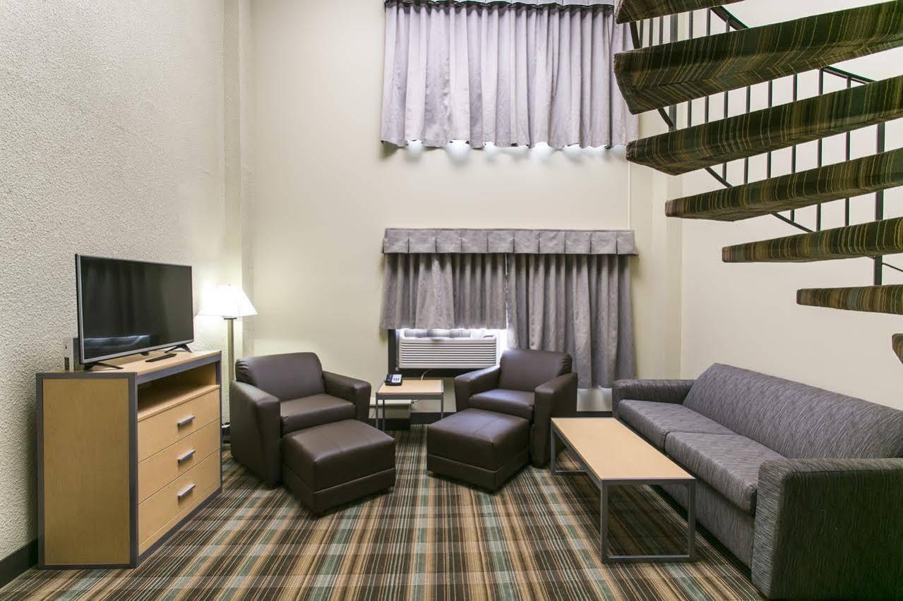 Ramada By Wyndham Edmonton Yellowhead Nw 외부 사진